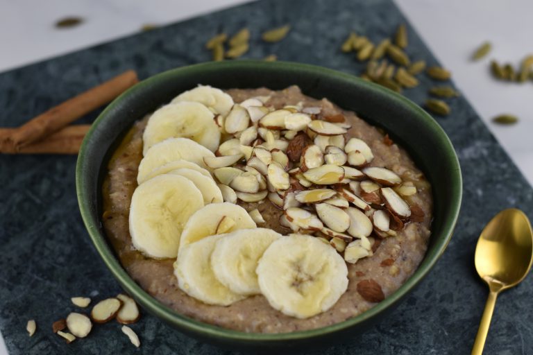 Warmer Banana-Bread-Porridge – von Pamela Reif inspiriert