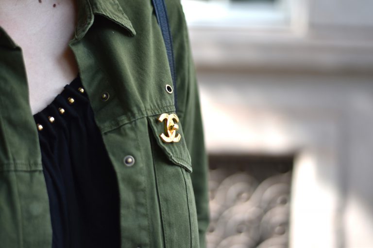 Outfit: Ein zarter Hauch von Military Look trifft auf Chanel