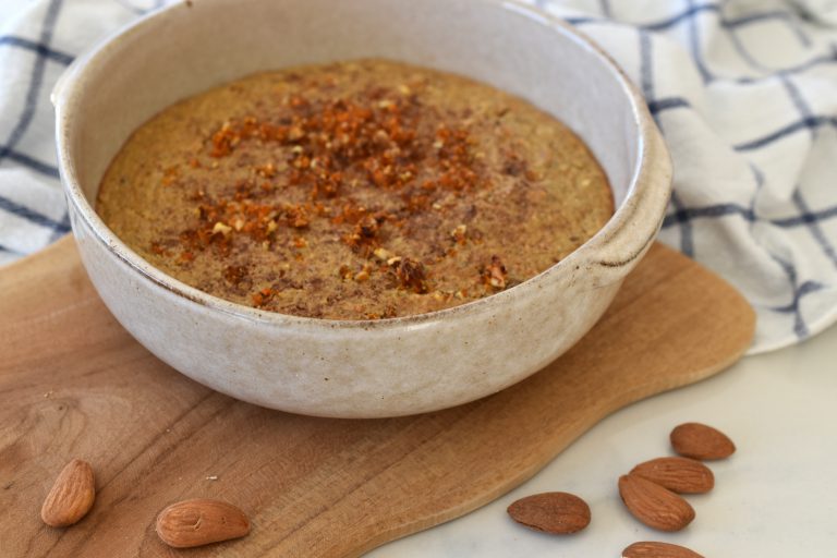 Saftiger, würziger und kalorienarmer Karottenkuchen zu Ostern