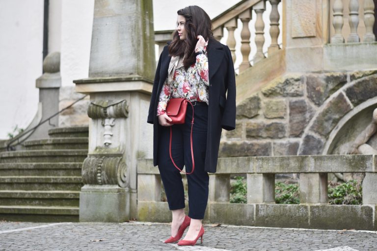 Outfit: Blumenbluse, Zara-manie und leichtes Frühlingserwachen