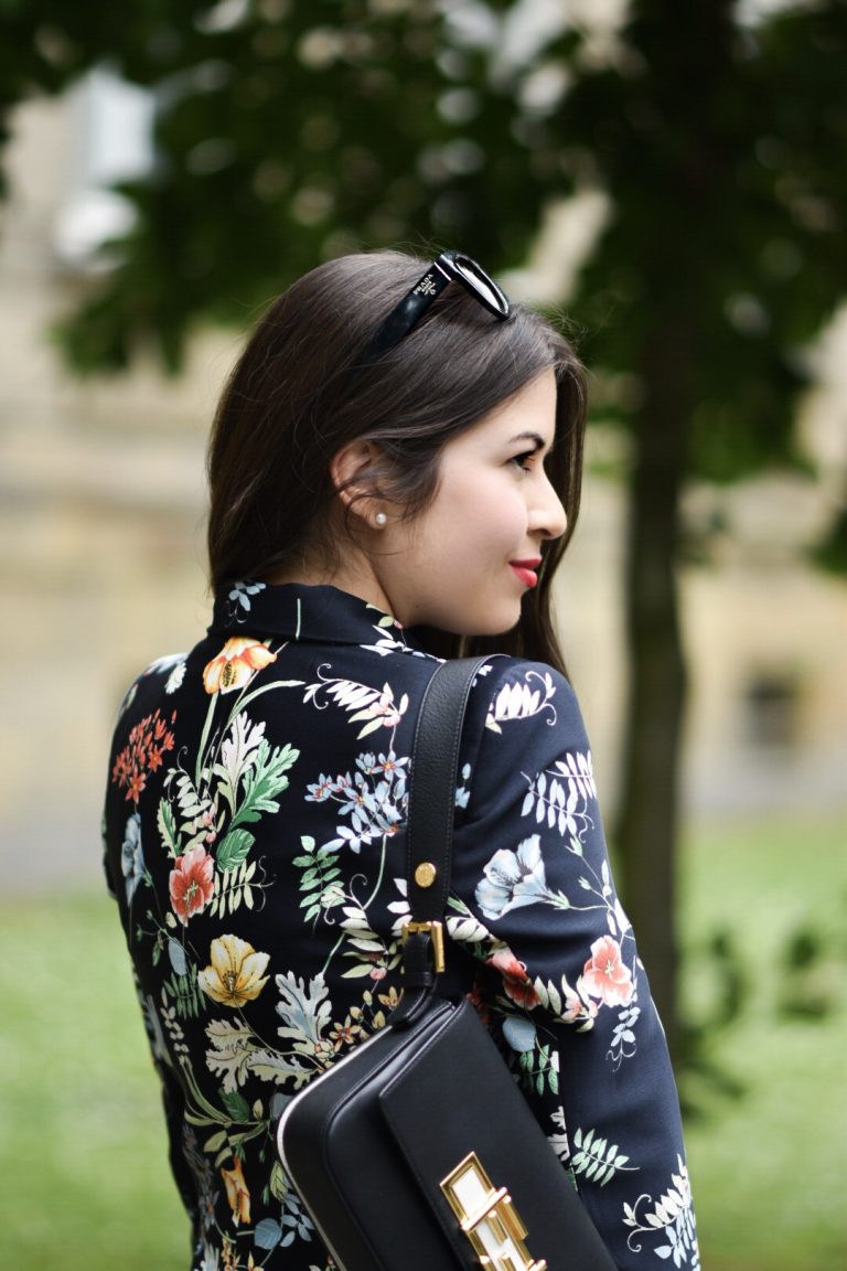 Outfit: ein erster, zarter Spätsommer Look mit Blumenblazer