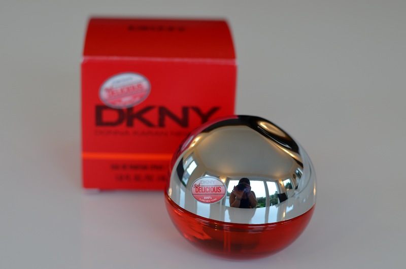 DKNY red DELICIOUS 01