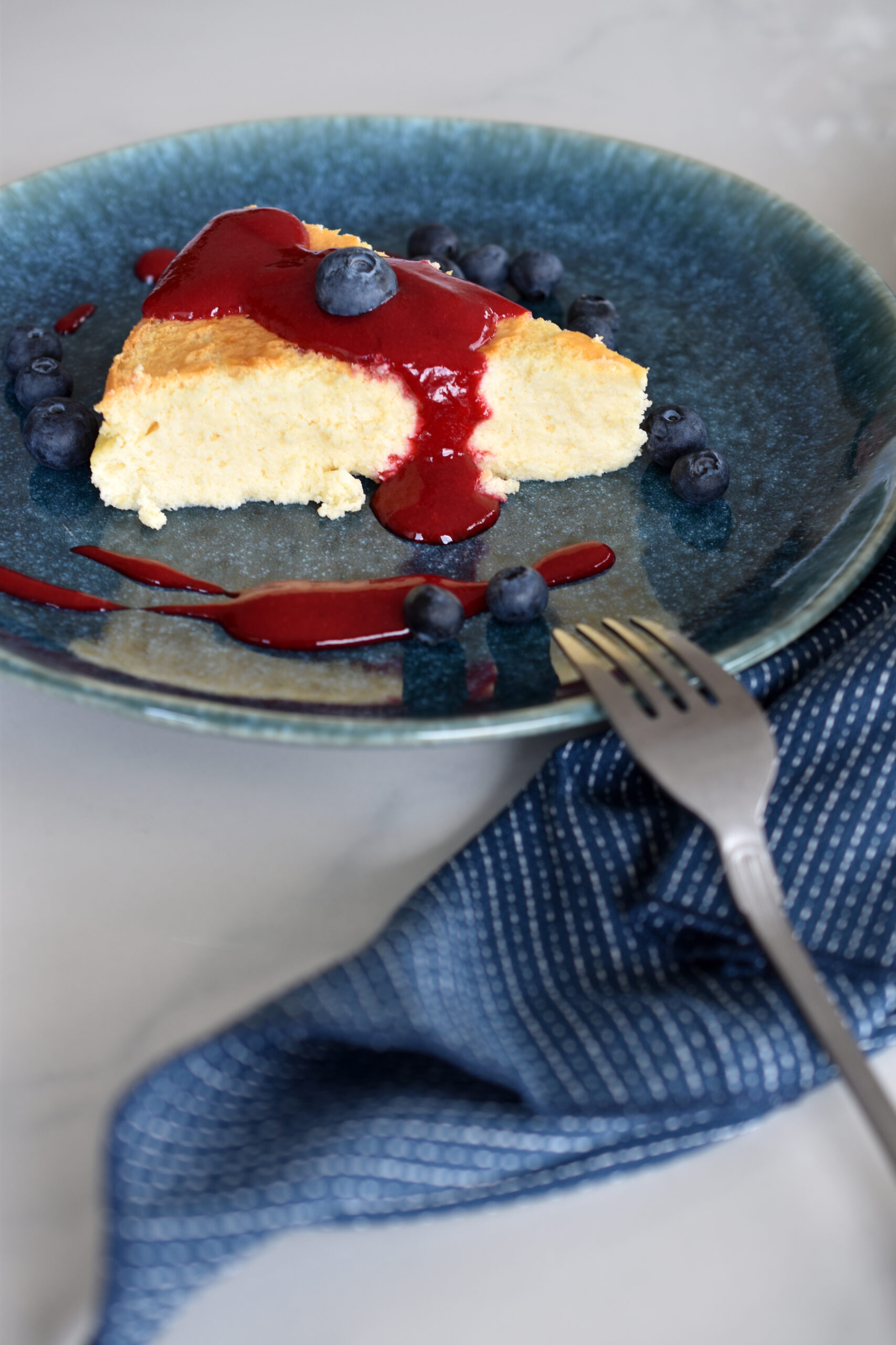 Leichter Käsekuchen mit feiner &amp; fruchtiger Himbeersauce