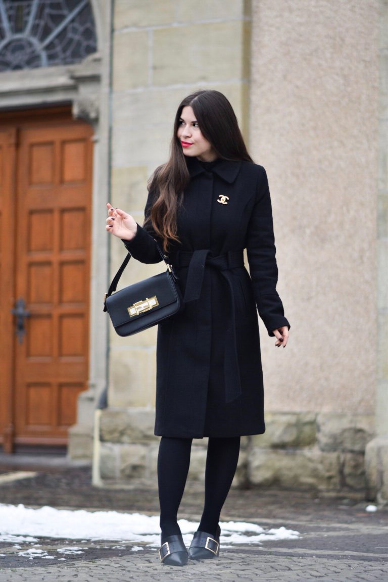 Outfit: mein klassischer Weihnachtslook in Schwarz mit Chanel Brosche